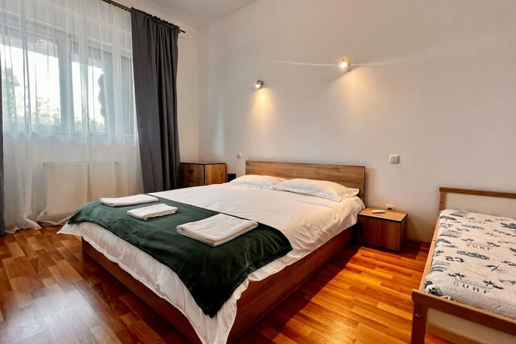 Otopeni Airport Apartment With Private Garden Exterior foto