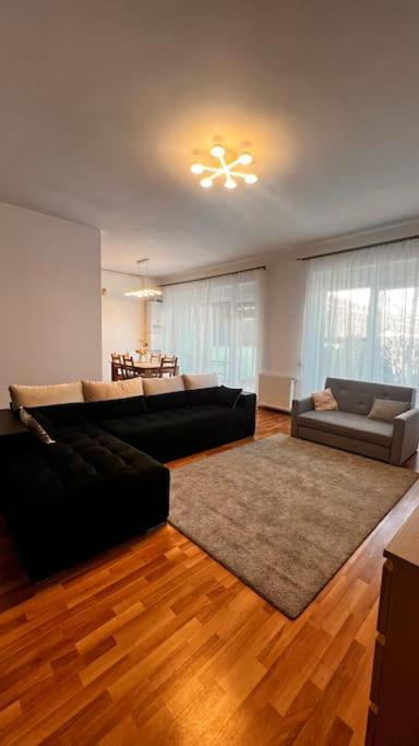 Otopeni Airport Apartment With Private Garden Exterior foto