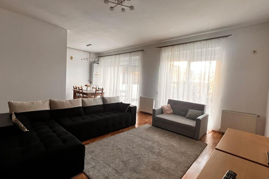 Otopeni Airport Apartment With Private Garden Exterior foto